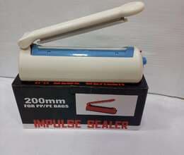 Salafan yapışdıran 