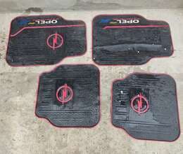 Avtomobil üçün ayaqaltı satılır