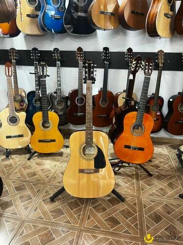  Akustik gitara endirmdə 