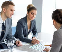 Reklam meneceri axtarilir